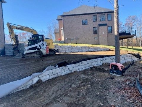 Double Retention Wall for Pool